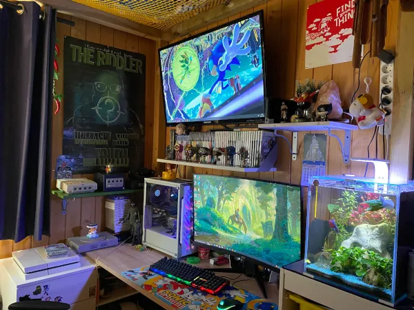 Gaming setup station im- homeoffice real-holztisch aquarium